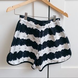 Mother of pearl floral short